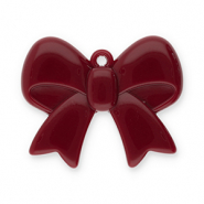 Statement hangers strik Rust red