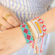Inspiratiesets Tips voor het dragen van trendy armbanden en enkelbandjes
