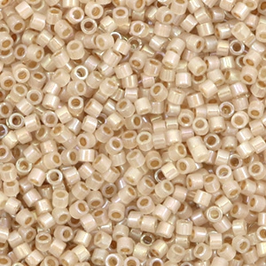Miyuki kralen delica's 11/0 Beige lined opal AB DB-1731