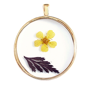 Bedels met gedroogde bloemetjes Gold-yellow brown
