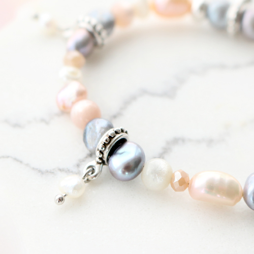 Trendy sieraden met tijdloze, klassieke zoetwaterparels