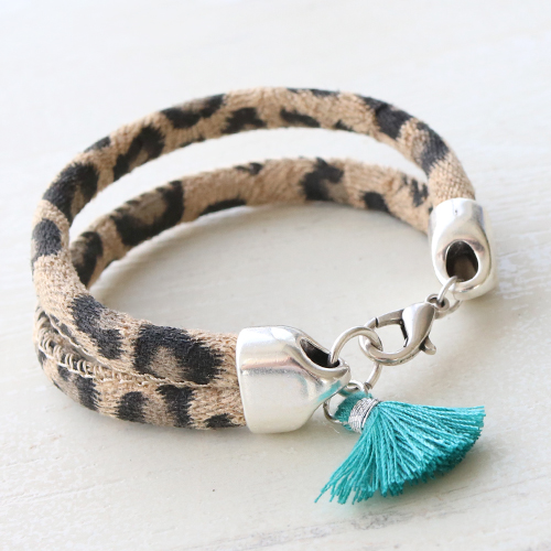 Sieraden van imi leer met panter print en details van DQ metaal