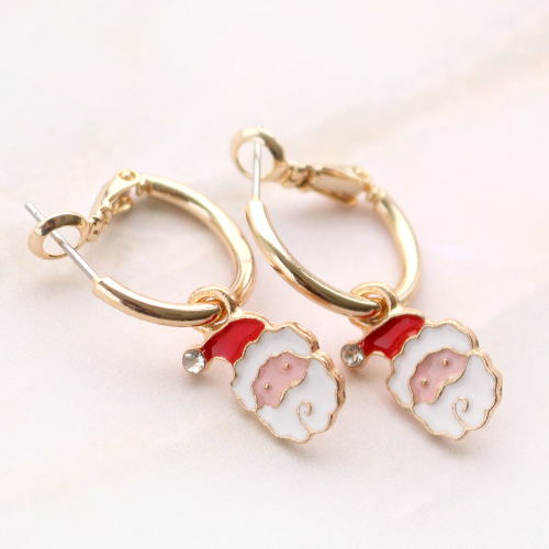 Vrolijke kerstsieraden met gouden en zilveren kerst bedels