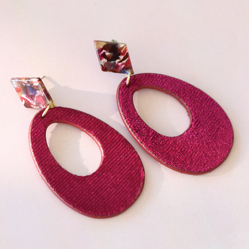 Trendy oorbellen van nieuwe velvet hangers!