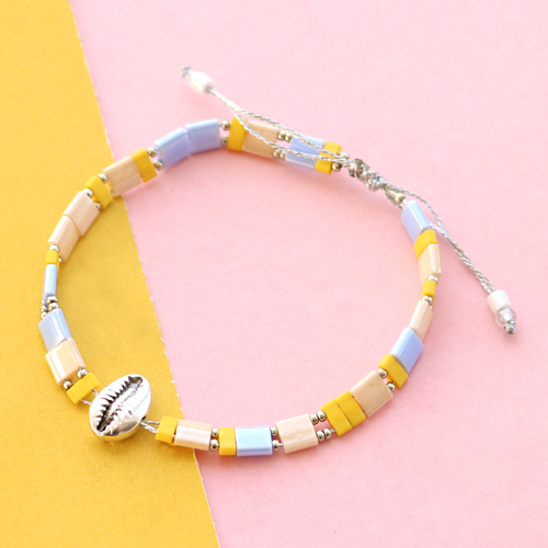 Deze oorbellen en armbanden kun je maken met Miyuki: 