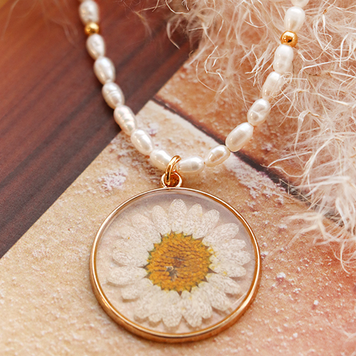 De mooiste sieraden maak je met droogbloem bedels!