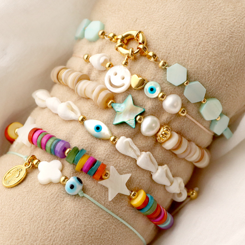 Stijlvolle maar ook speelse sieraden met schelpkralen maak je zo:
