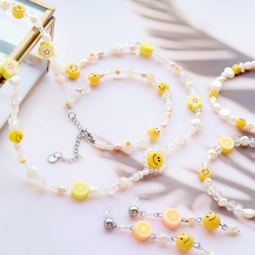 Laat je inspireren en ontwerp musthave items met de nieuwe smiley kralen 