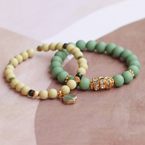 Trendy sieraden inspiratie met acryl kralen in prachtige kleuren