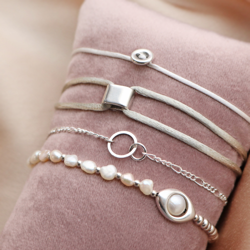 Zo cre&euml;er je prachtige oorbellen en armbanden
