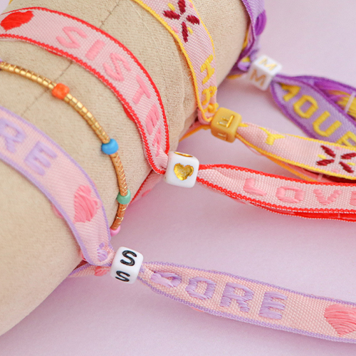 Gebruik dit mooie lint voor je armbanden collectie