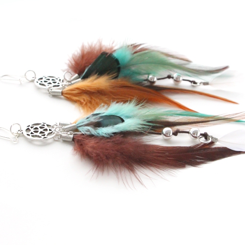 Deze sieraden met prachtige veren zijn helemaal hip en super leuk om zelf te maken!