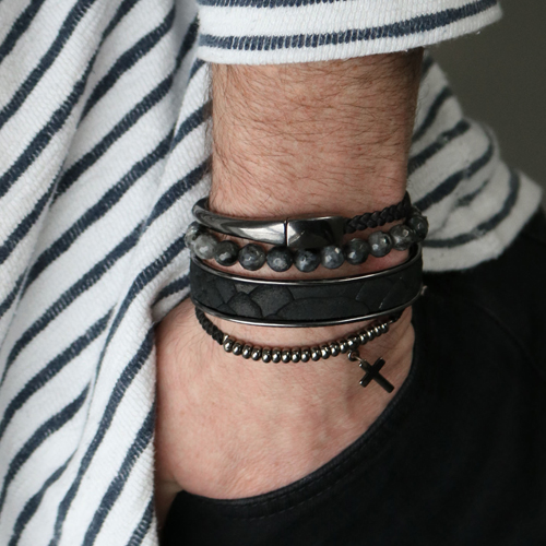 Maak stoere winterse sieraden voor mannen met onder andere natuursteen kralen, DQ metaal en leer.