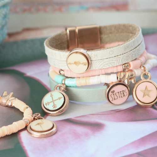 Maak mega trendy sieraden in een hippe look met onze Houten cabochons!