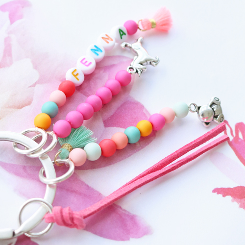 Acryl kralen zijn super kleurrijk, dus ook leuk om te verwerken in vrolijke sieraden en accessoires voor kinderen. 