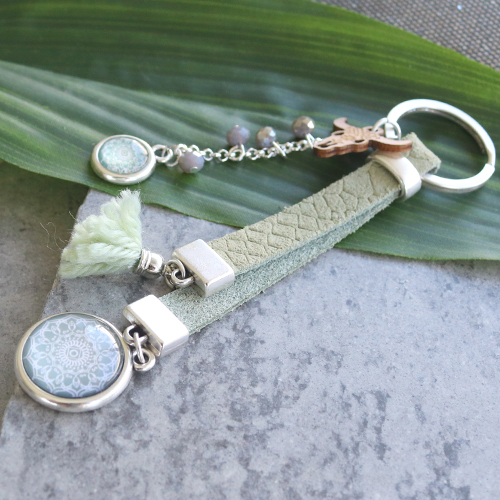 Maak opvallande sleutelhangers met DQ leer in diverse prints en onze schitterende cabochons basic met Mandala design.