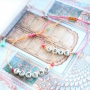Quote sieraden met letterkralen metal look en kleurrijke details