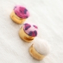 Fluffy sieraden met faux fur cabochons, facetkralen, houten kralen, settingen en Cuoio armbanden