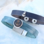 Armbanden en ringen met ankers in blauwe tinten