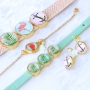 Vrolijke sieraden met basic cabochons, Cuoio, DQ metaal, schelp bedels en macram&eacute; 
