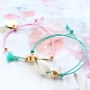 Zomerse armbandjes van elastiek met kleurrijke kralen
