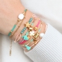 Zomerse armbandjes van elastiek met kleurrijke kralen