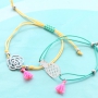 Armbandjes in felle kleurtjes met leuke zomerse bedels van RVS