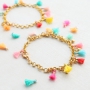 Trendy oorbellen en armbandjes met mini kwastjes, DQ metalen bedels en karabijn sloten