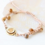 Sieraden met een natuurlijke look met onder andere houten cabochons in unieke designs!