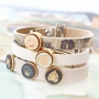 Sieraden met een natuurlijke look met onder andere houten cabochons in unieke designs!