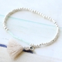 Statement oorbellen met bijpassende armbanden en kettingen met heel veel kwastjes!