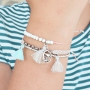 Statement oorbellen met bijpassende armbanden en kettingen met heel veel kwastjes!