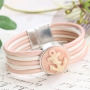 Armbandjes en een sleutelhanger met de leukste, nieuwe camee cabochons