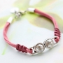 Fashion armbanden en sleutelhanger met trendy plat koord su&egrave;de style