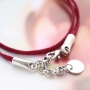 Fashion armbanden en sleutelhanger met trendy plat koord su&egrave;de style