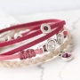 Fashion armbanden en sleutelhanger met trendy plat koord su&egrave;de style