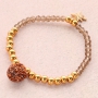 Feestelijke armbandjes met nieuwe glinsterende pompoms