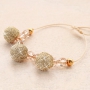 Feestelijke armbandjes met nieuwe glinsterende pompoms