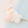 Oorbellen en kettingen met natuursteen druppelvormige kralen en aura quartz crystal