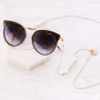 Sunny days! DIY zonnebrillenkoorden met kauri schelpen, pompoms, macram&eacute; en meer!