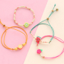 Van deze armbandjes met polymeer kralen worden wij supervrolijk!