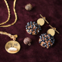 Feestelijke oorbellen met ornamenten en pompom bedels!