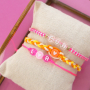 Aan de slag met macram&eacute; draad, acryl letterkralen en sieradenkaartjes: