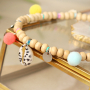 Ontdek hier hoe je de leukste sieraden kunt maken met Kauri&rsquo;s en pompom bedels: