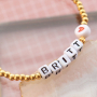 Zie hier hoe je de mooiste gepersonaliseerde sieraden zelf kunt maken: 