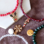 Zo maak je de leukste sieraden met kerst bedels: 
