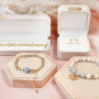 Presenteer je sieraden mooi op de nieuwste displays en cre&euml;er stijlvolle cadeaus met de sieraden doosjes: