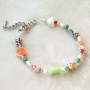 Lees hier hoe je vrolijke armbandjes maakt met de sealife en bloem acryl kralen 
