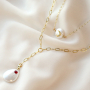 Ga aan de slag en maak trendy sieraden met de schelp pearl shine items in combinatie met de zirkonia brass elements. 