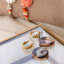 Maak statement sieraden met schelpkralen en rvs sieraad onderdelen 